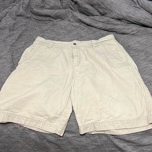 Columbia cargo style shorts gently worn men’s size 36